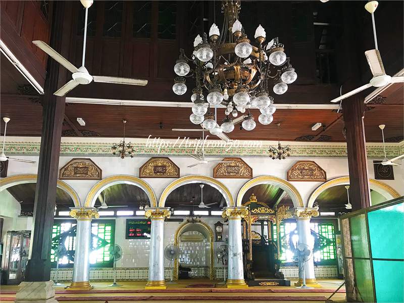 長い歴史を感じさせる カンポン・クリン・モスクの礼拝場